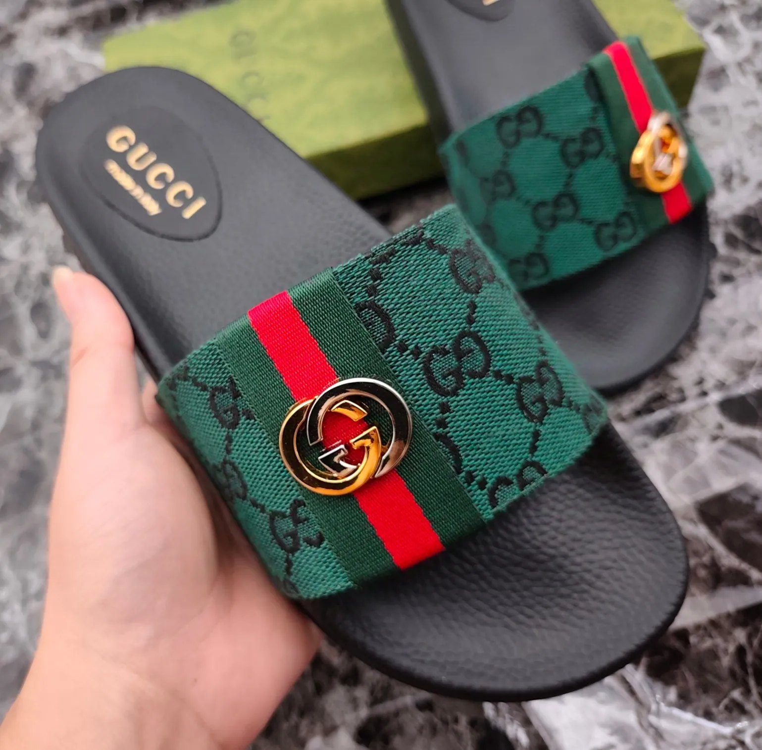 👟👟Ex-factory price 260👟👟 (available all year round), same style for men and women, size 35--48. Couple style🎗Louis Vuitton "LV" slippers, a much-anticipated one, so beautiful that it will melt your hearts❤! It is simply a masterpiece of extraordinary craftsmanship. It is a must-have for everyone. It is made by open mold. It feels Q-bounce and super soft on the feet. It is super delicate on the feet. It is an exclusive model. There are many layouts, so there is always one you like🎉🎉